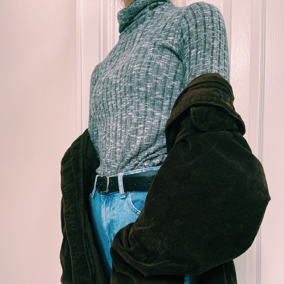 GRAY TURTLE NECK - Picture 3 of 3